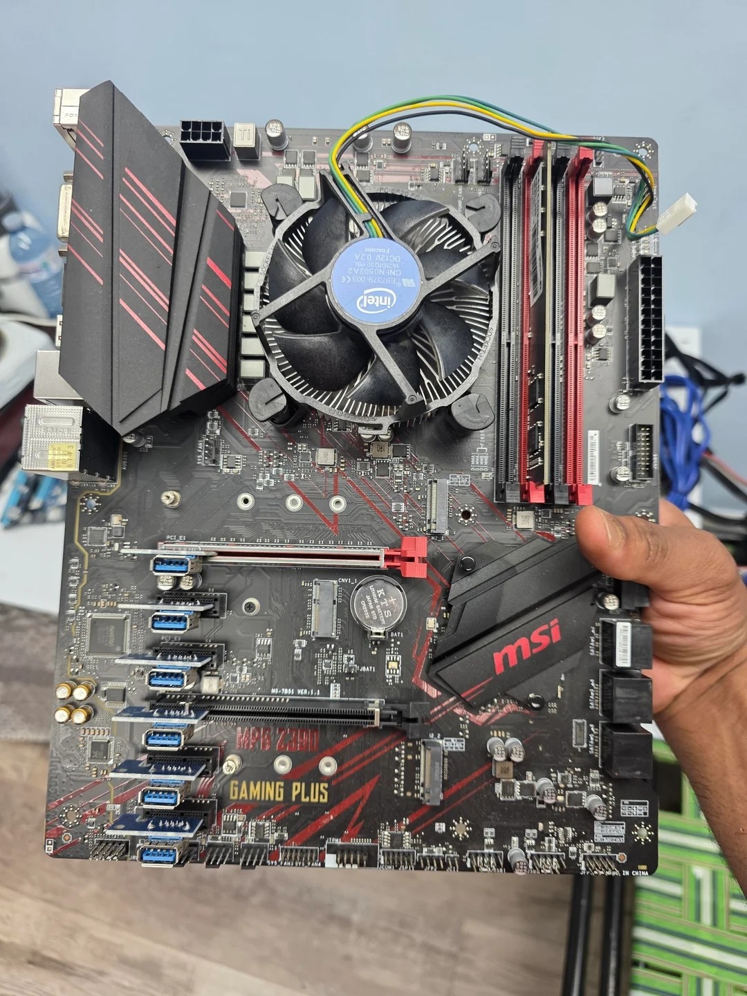 白捡12张RTX3070！老外地下室挖出两台矿机-总价值2.4万 (白捡的)
