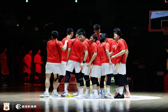 就这点比国足强-媒体人-往好的方面想-中国男篮至少能进世界杯吧 (国足比日本0比7)